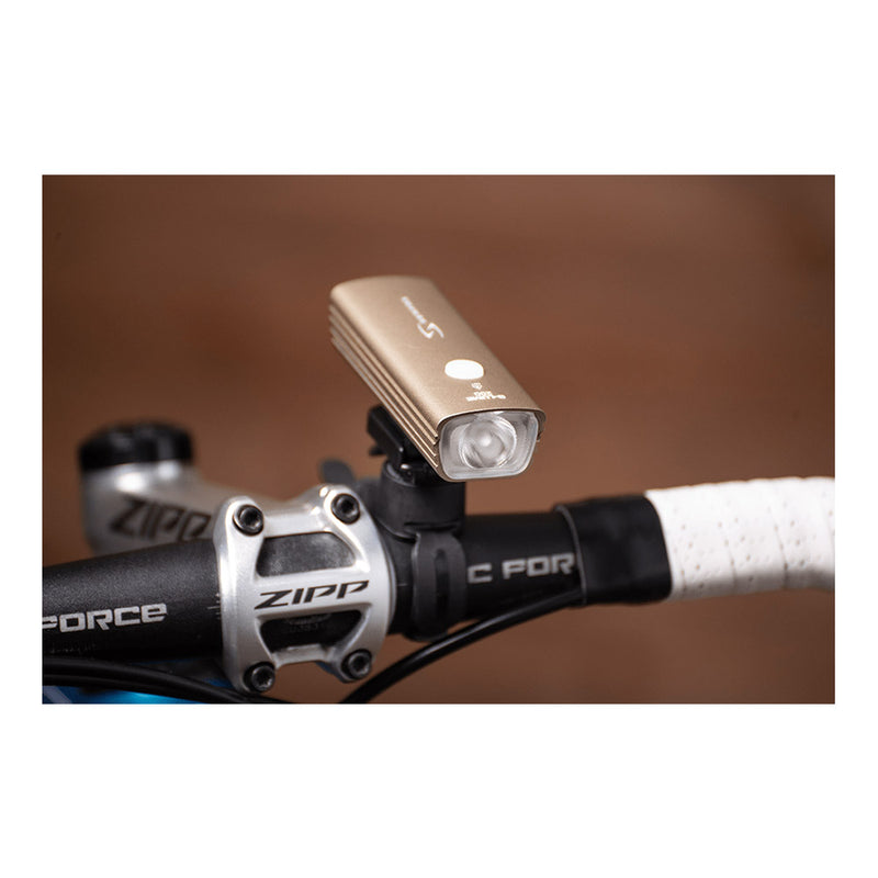 ベストスポーツ SERFAS（サーファス）製品。SERFAS サーファス 自転車 アクセサリー ライト フロントライト ヘッドライト USL-200 142g IPX4 防水 2.5時間で満充電 3段階で充電残量を表示
