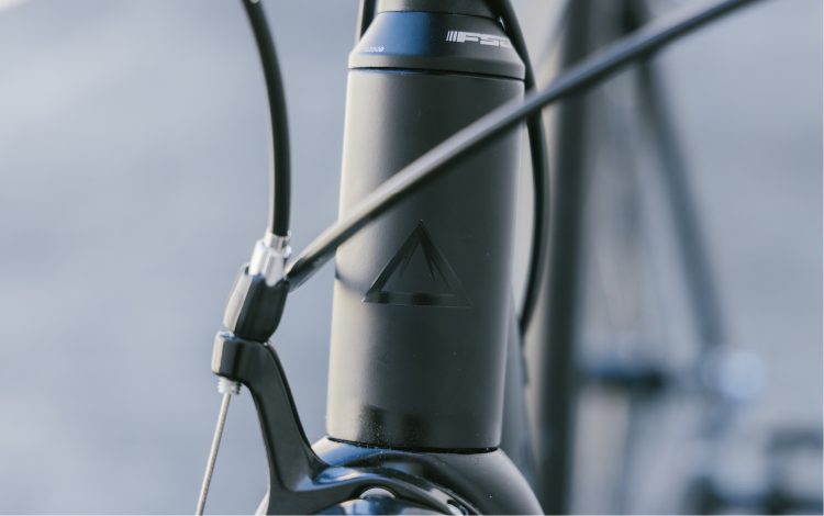 ベストスポーツ FUJI（フジ）製品。FUJI AKILAH 56 2025 25AKLABL56