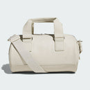 ベストスポーツ adidas（アディダス）製品。adidas メタルロゴ ラウンドバッグ 25SS KVH50