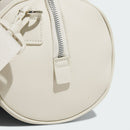 ベストスポーツ adidas（アディダス）製品。adidas メタルロゴ ラウンドバッグ 25SS KVH50