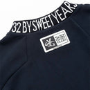 ベストスポーツ SY32 by SWEETYEARS（エスワイサーティトゥバイスィートイヤーズ）製品。SY32 by SWEETYEARS STRETCH SYG LOGO MOCK 24FW SYG-24A024