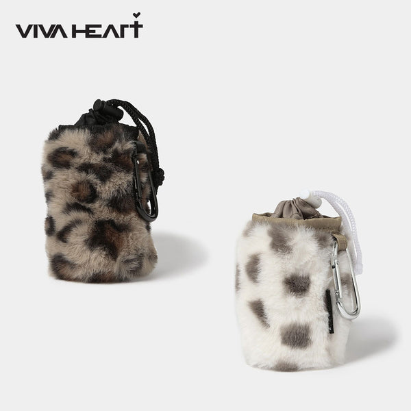 割引対象商品（3,000円以上） VIVA HEART（ビバハート）製品。VIVA HEART フェイクファーボールポーチ 24FW 01382862