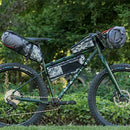 ベストスポーツ Blackburn（ブラックバーン）製品。Blackburn ブラックバーン 自転車 アクセサリー バッグ アウトポストハンドルバーロール＆ドライバッグ 7099764 スタッフバッグ クイックリリース式 ナイロン防水素材 ブラック グレーデジカモ