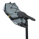 ベストスポーツ evoc（イーボック）製品。EVOC イーボック メンズ 自転車 サドルバッグ シートパックBOAWP8 100611121 23SS 春夏 ボアフィットシステム 防水 安定性 ポリエステル カーボングレー スティール