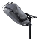 ベストスポーツ evoc（イーボック）製品。EVOC イーボック メンズ 自転車 サドルバッグ シートパックBOAWP8 100611121 23SS 春夏 ボアフィットシステム 防水 安定性 ポリエステル カーボングレー スティール