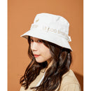 ベストスポーツ le coq sportif（ルコックスポルティフ）製品。Le coq sportif ルコック レディース ゴルフ 帽子 バイザー ロゴリボン付きバケットハット QGCVJC70W 23SS 春夏 吸汗速乾 抗菌防臭 サイズ調整仕様 綿 ポリエステル ネイビー ホワイト