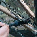 ベストスポーツ MUC-OFF（マックオフ）製品。MUC-OFF マックオフ 自転車 メンテナンス 洗車ブラシ DRIVE TRAIN BRUSH ドライブトレインブラシ 09-7900100190 細身 高品質専用ブラシ 塗布