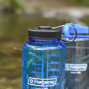 ベストスポーツ NALGENE（ナルゲン）製品。NALGENE ナルゲン スポーツ アウトドア ボトル 広口 1.5L Tritan 91210 大容量 ストック用 完全密閉 飽和ポリエステル樹脂 丈夫 軽量 キャップとループが一体化 ポリプロピレン ポリエチレン コスモ スレートブルー グレー