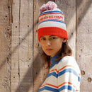 ベストスポーツ Rosasen（ロサーセン）製品。Rosasen ロサーセン レディース ゴルフウェア 帽子 ニット帽 ニットキャップ 046-57062 22FW 秋冬 ジャカード編み 3色ポンポン カジュアルスタイル アクリル アイボリー グレー ネイビー